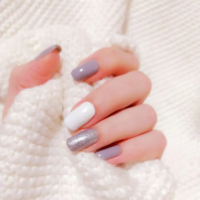 Glitter Accent nail style