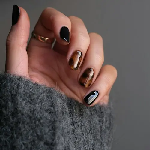 Gold Accent nail style