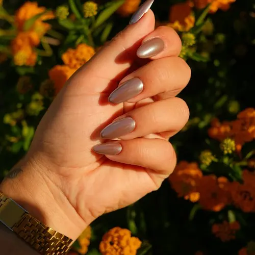 Mocha Chrome nail style